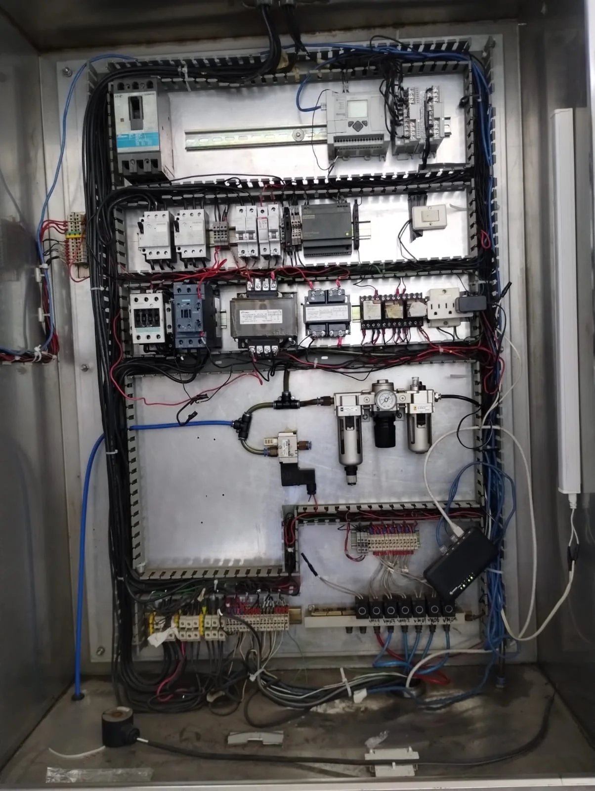 Tablero de automatización y control industrial